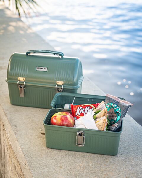 Stanley 1913 Classic Lunch Box 5.5 QT in Hammertone Green | View 4