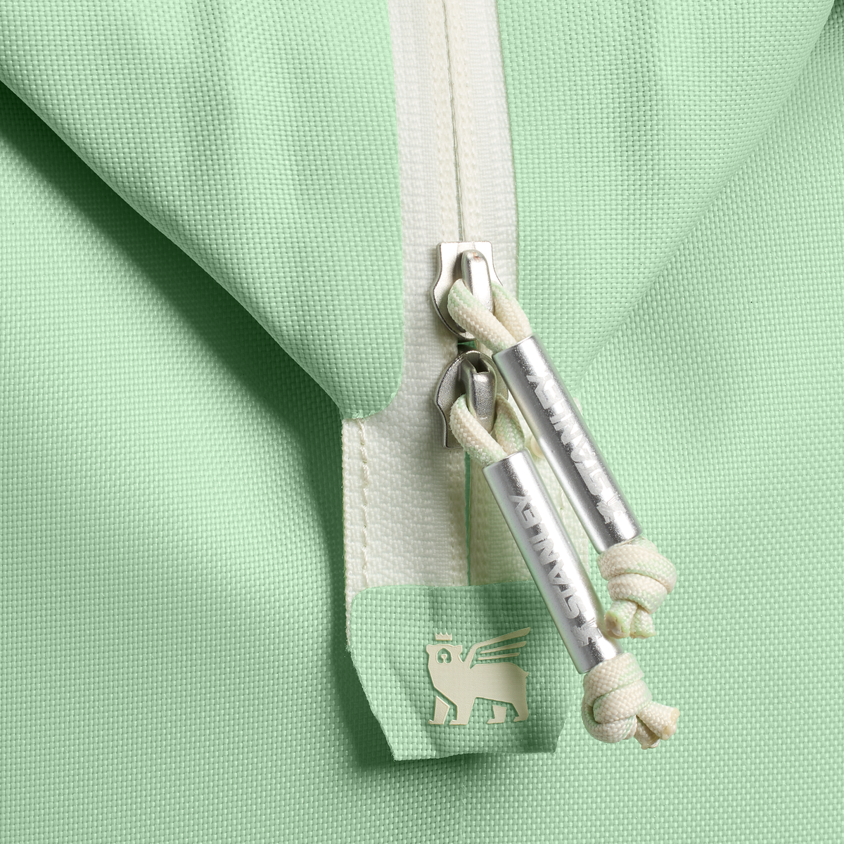 Stanley 1913 Test - Color Story 1 Up The All Day Julienne Mini Cooler 10 Can 7.4 QT 7.0 L dans Pistachio 1 Up | Recto Afficher