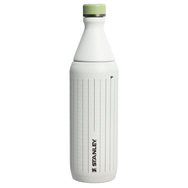 Stanley 1913 The Stanley 1913 x Nelly Korda All Day Slim Bottle 20 OZ dans Nelly Korda Pinstripe | Recto Afficher