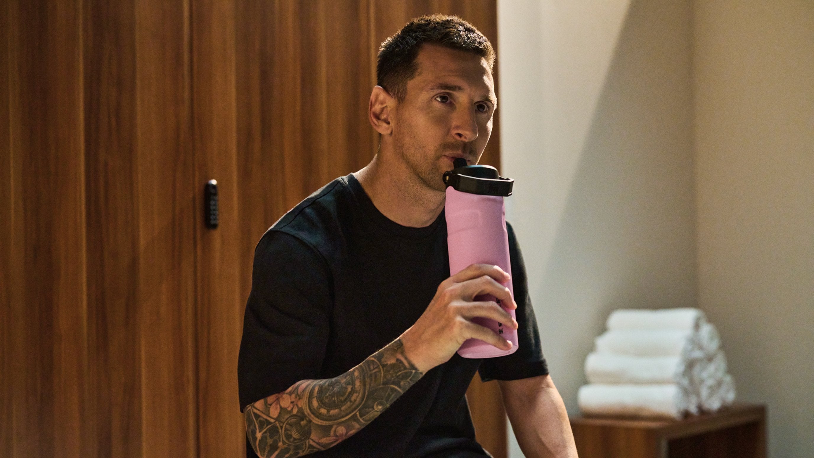 The Messi x Stanley IceFlow™ Flip Straw 2.0 Bottle | 24 OZ (0.7L)